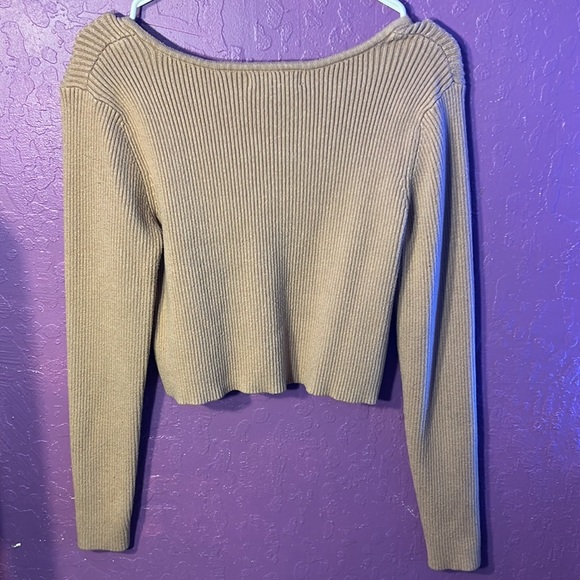 A nice shirt to have for a nice date or outing from Shein - Picture 2 of 4